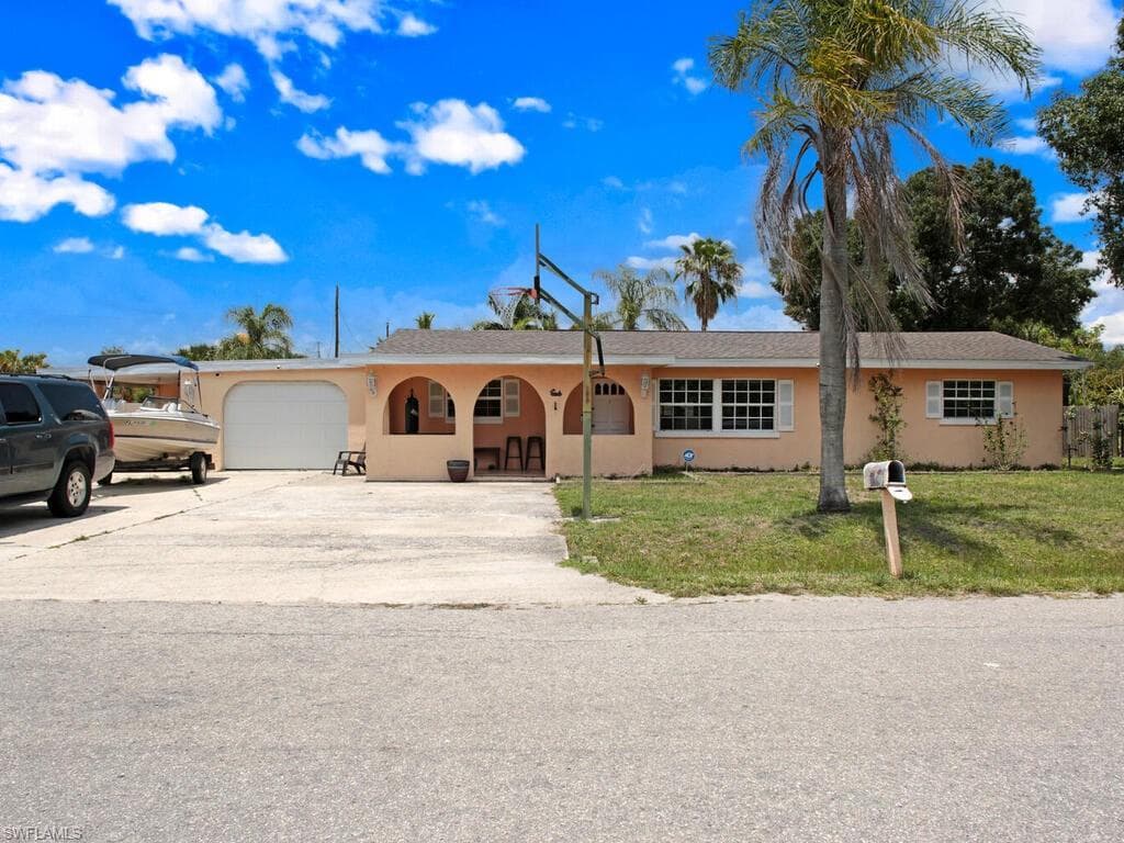 4530 Underwood DR FORT MYERS, FL 33905