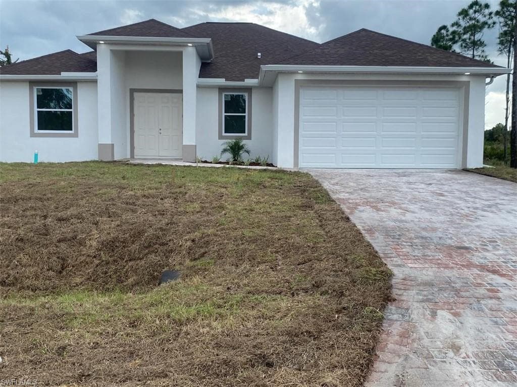 2811 Laura AVE N LEHIGH ACRES, FL 33971