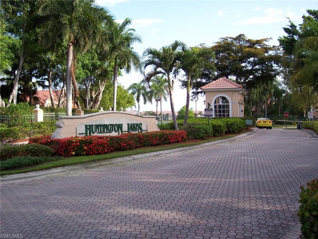 6570 Huntington Lakes CIR 102 NAPLES, FL 34119
