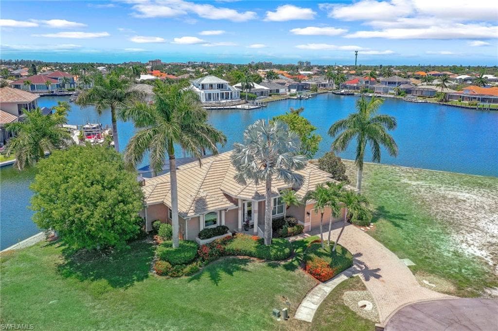 160 Seas CT MARCO ISLAND, FL 34145