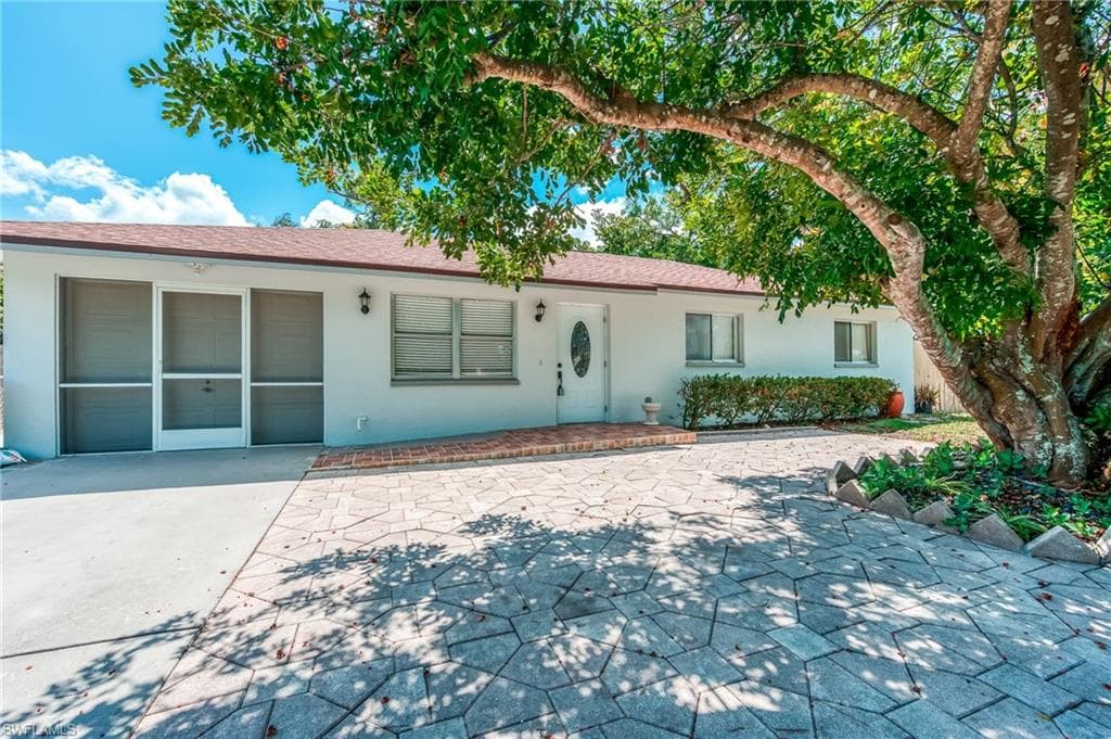 413 Valley DR LEHIGH ACRES, FL 33936