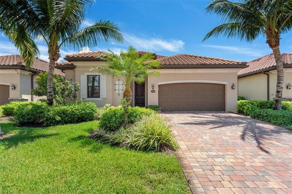 3001 Aviamar CIR NAPLES, FL 34114