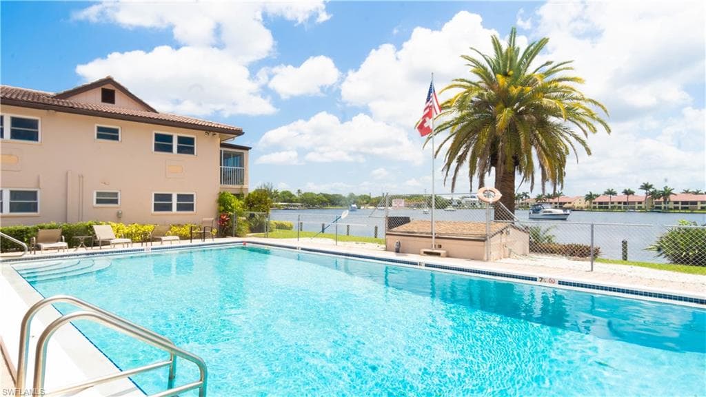 420 Tudor DR 6 CAPE CORAL, FL 33904