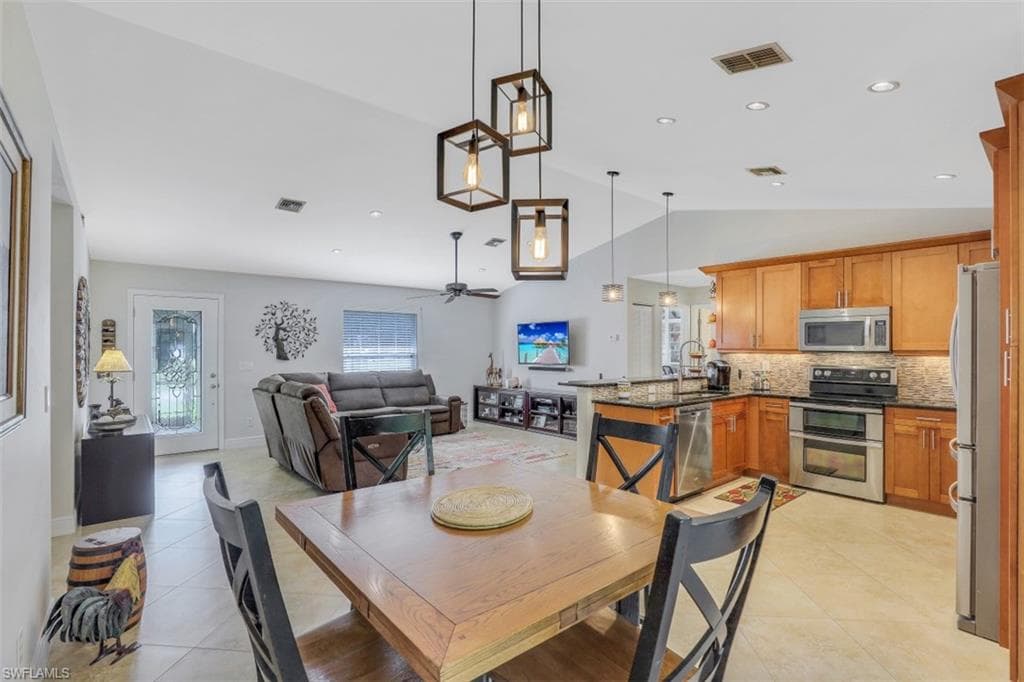 27238 Rue De Paix BONITA SPRINGS, FL 34135