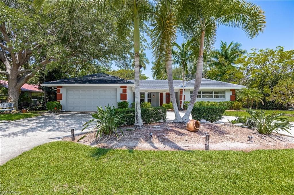 5658 Eichen CIR W FORT MYERS, FL 33919