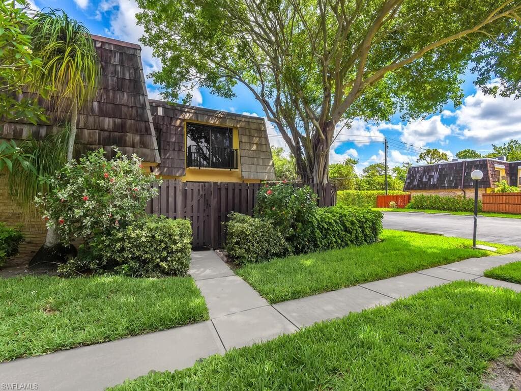 1653 Park Meadows DR 4 FORT MYERS, FL 33907
