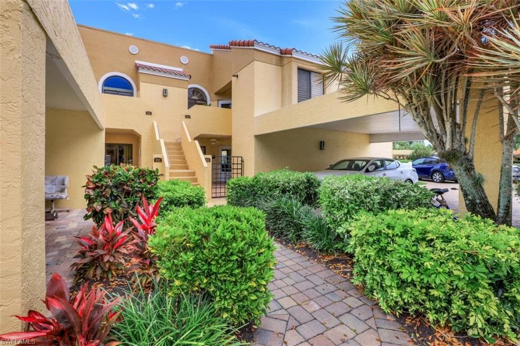 649 Beachwalk CIR C-201 NAPLES, FL 34108