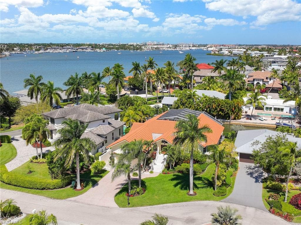 1275 Cobia CT NAPLES, FL 34102