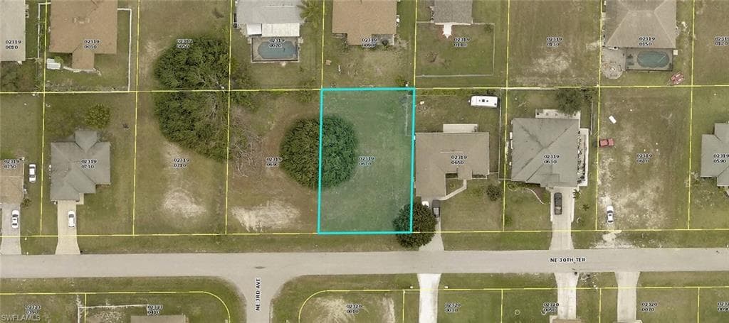 305 NE 30th TER CAPE CORAL, FL 33909
