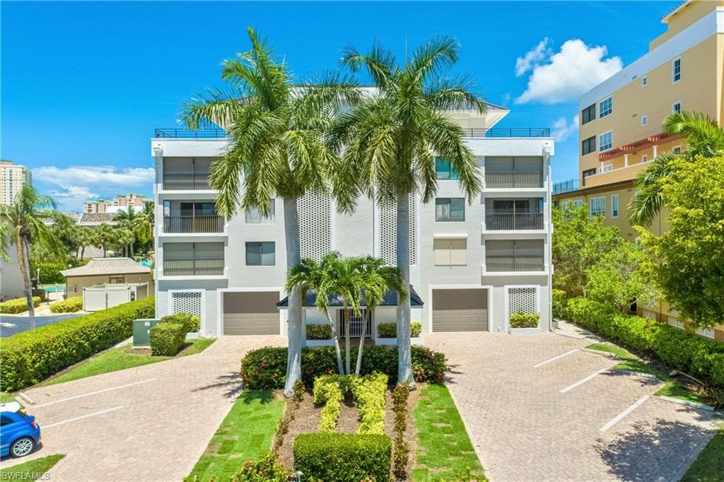 910 Panama CT 302 MARCO ISLAND, FL 34145