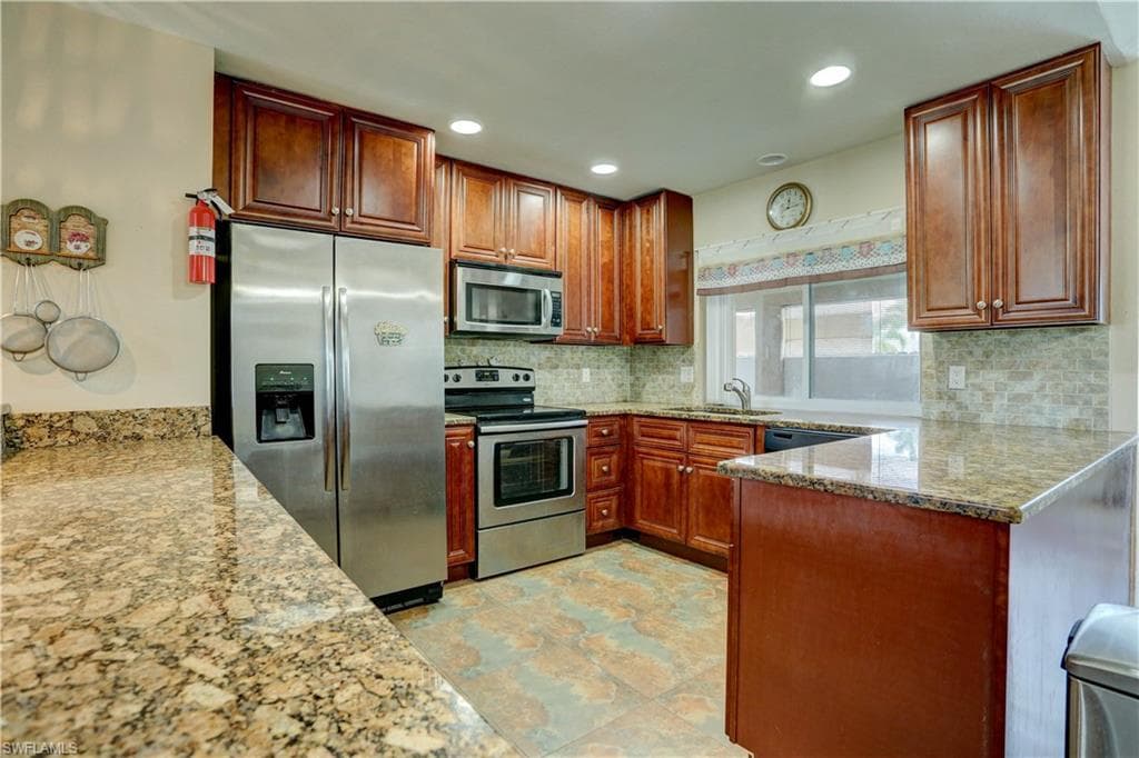 2445 25th ST CAPE CORAL, FL 33914