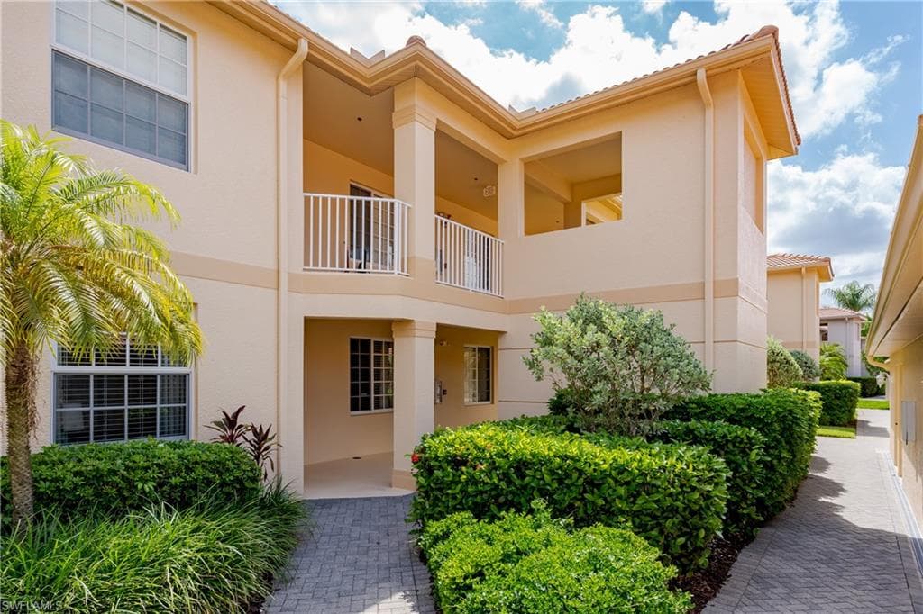 3981 Bishopwood CT E 103 NAPLES, FL 34114