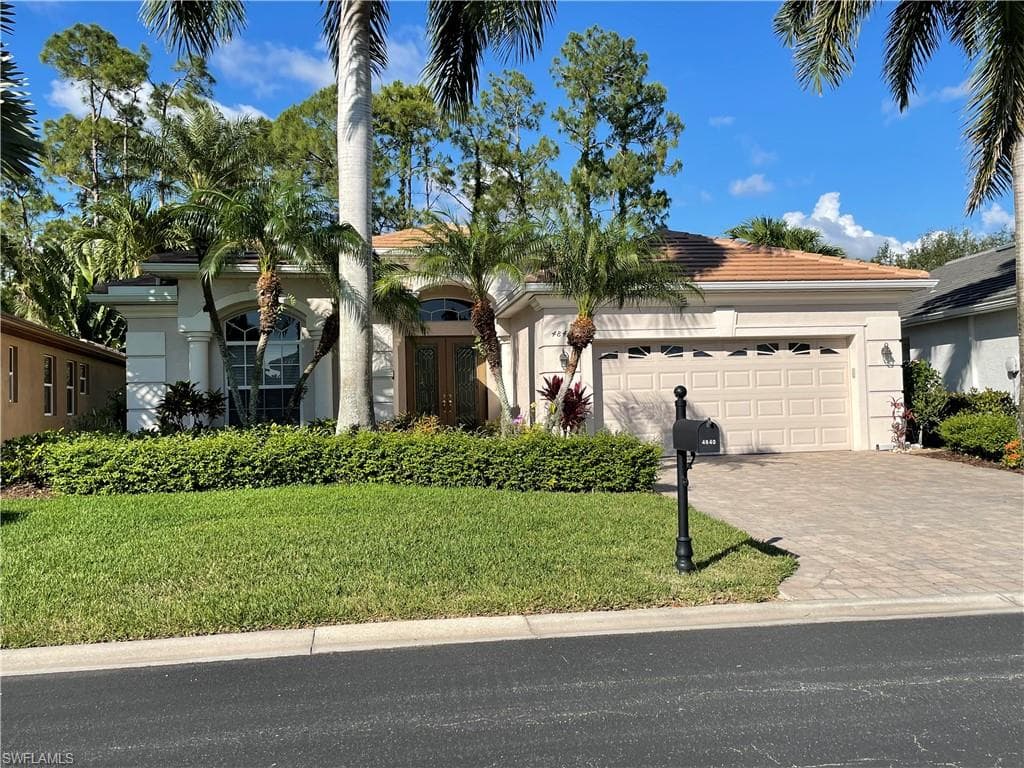 4840 Cerromar DR NAPLES, FL 34112