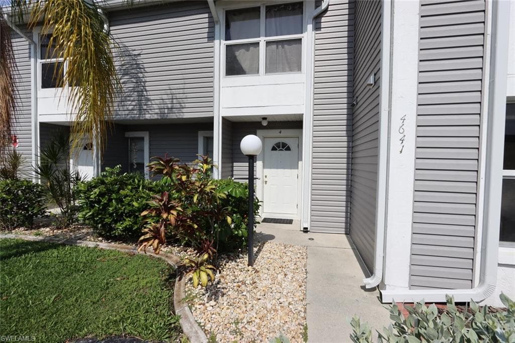 4641 SW Santa Barbara PL 4 CAPE CORAL, FL 33914