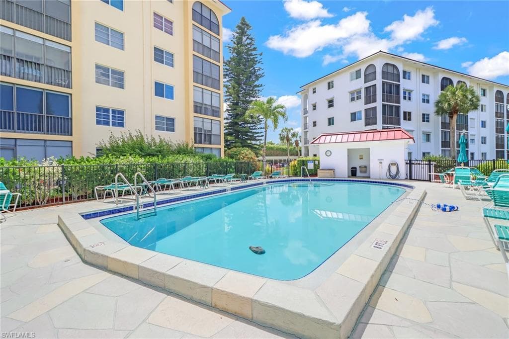 21 High Point CIR E 309 NAPLES, FL 34103