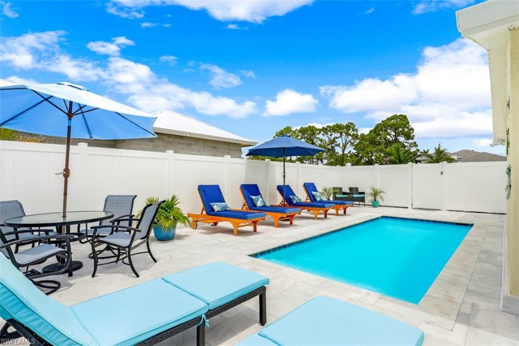 698 105th Ave N NAPLES, FL 34108