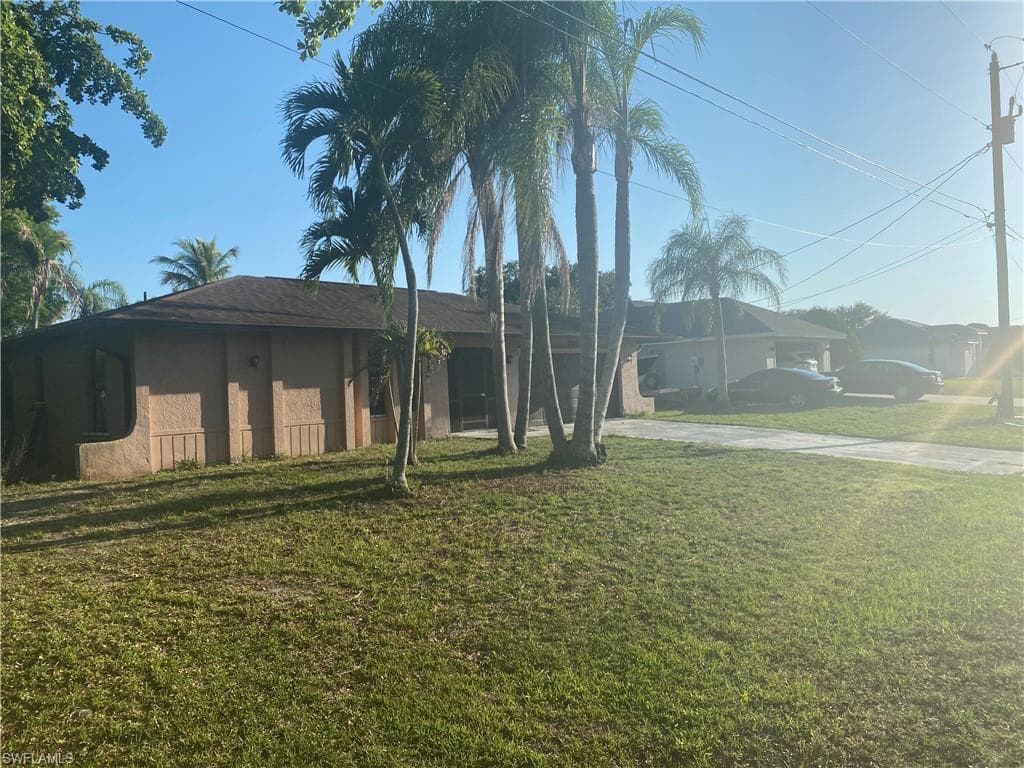 720 SW 8th TER CAPE CORAL, FL 33991
