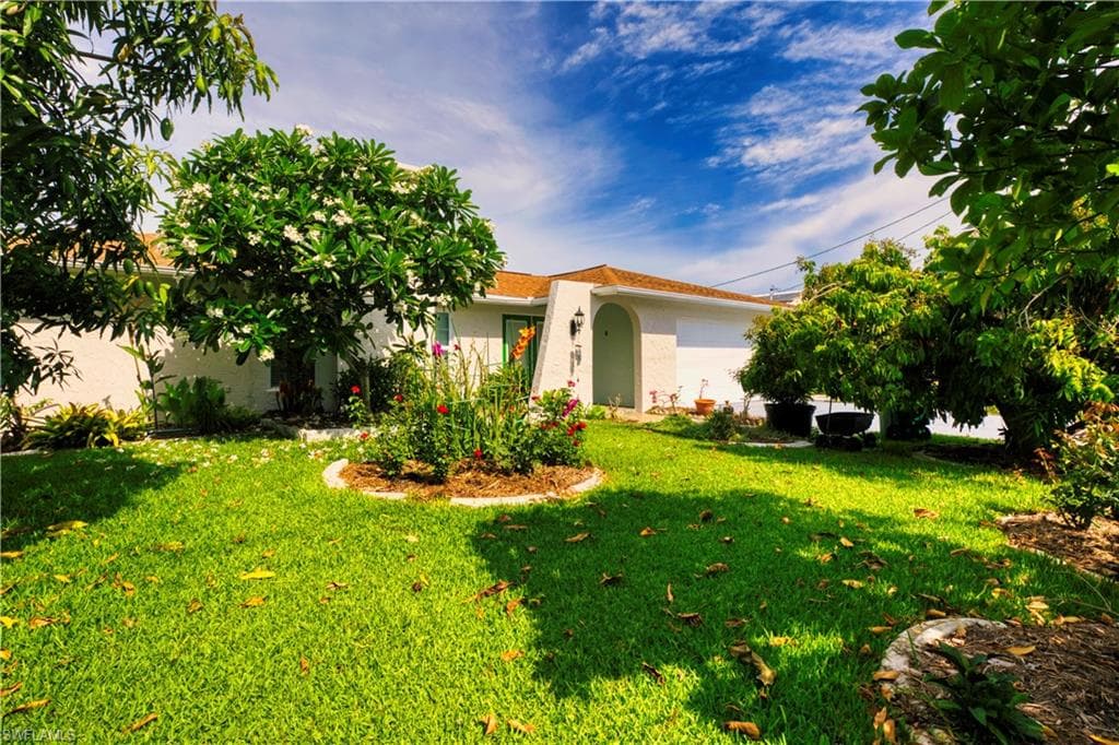 3746 SE 1st PL CAPE CORAL, FL 33904