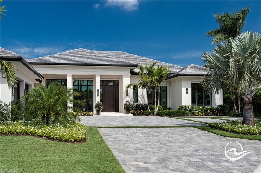 705 Hollybriar LN NAPLES, FL 34108