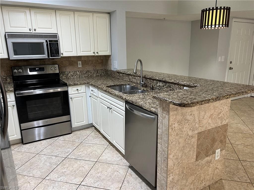 1230 Wildwood Lakes BLVD 106 NAPLES, FL 34104
