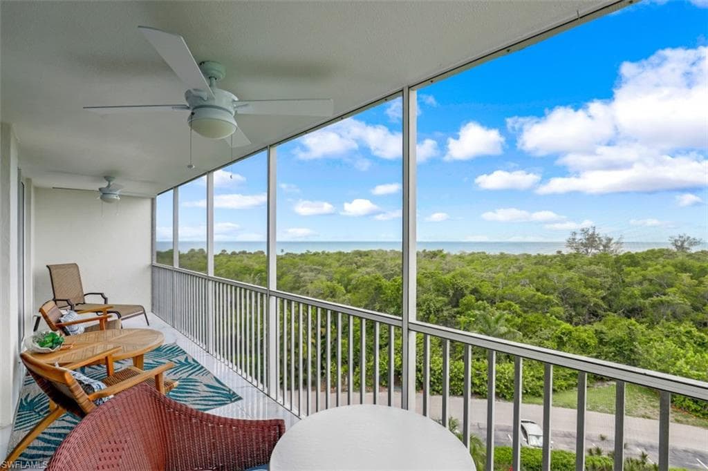 5 Bluebill AVE 606 NAPLES, FL 34108