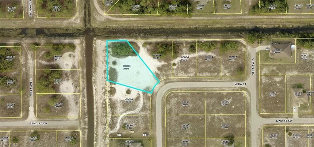 3208 Vera CT LEHIGH ACRES, FL 33976