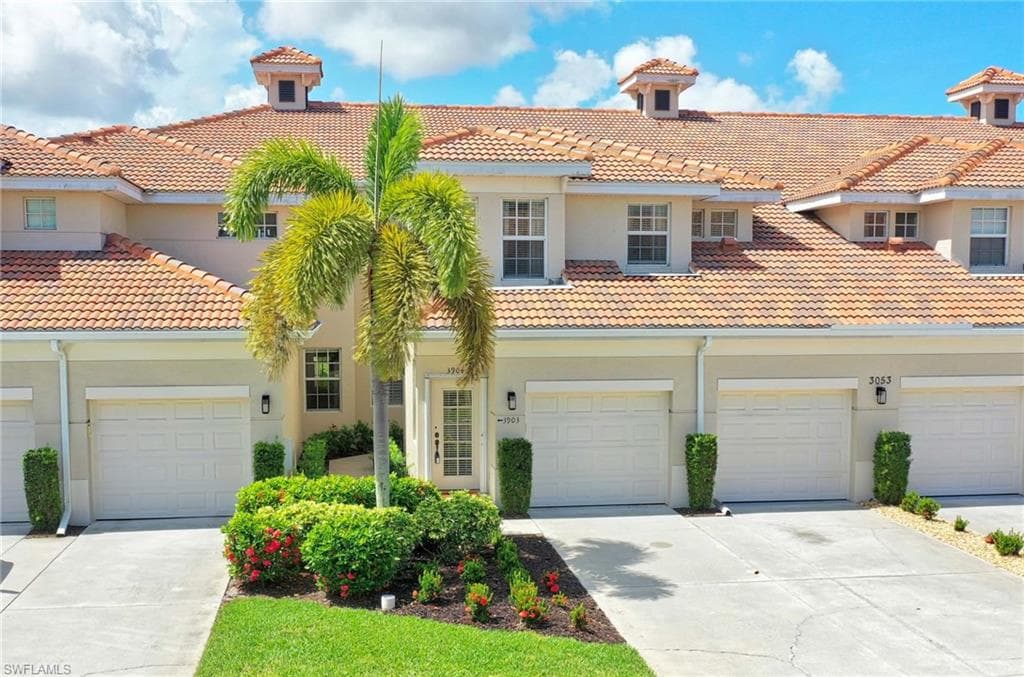 3053 Driftwood WAY 3904 NAPLES, FL 34109