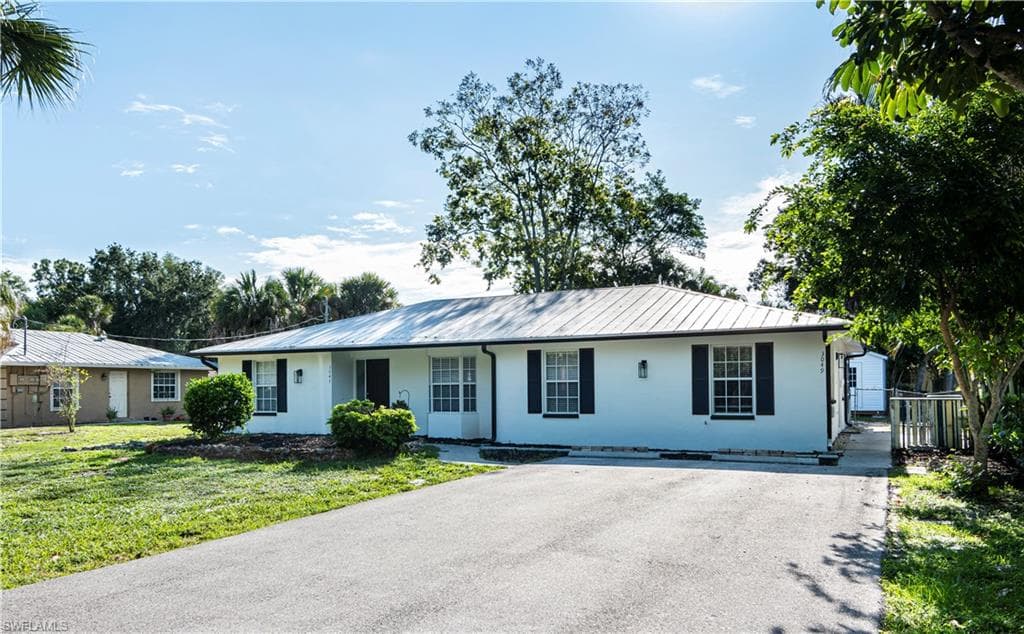 3047 Gordon ST NAPLES, FL 34112