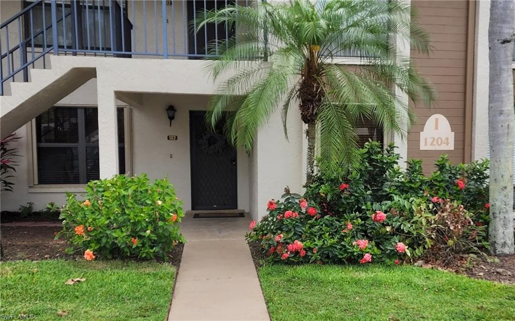 1204 Commonwealth CIR I-102 NAPLES, FL 34116