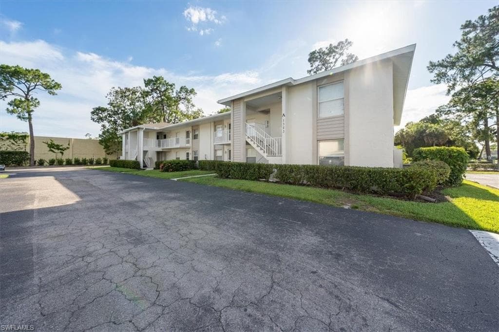 1323 Derbyshire CT A-201 NAPLES, FL 34116