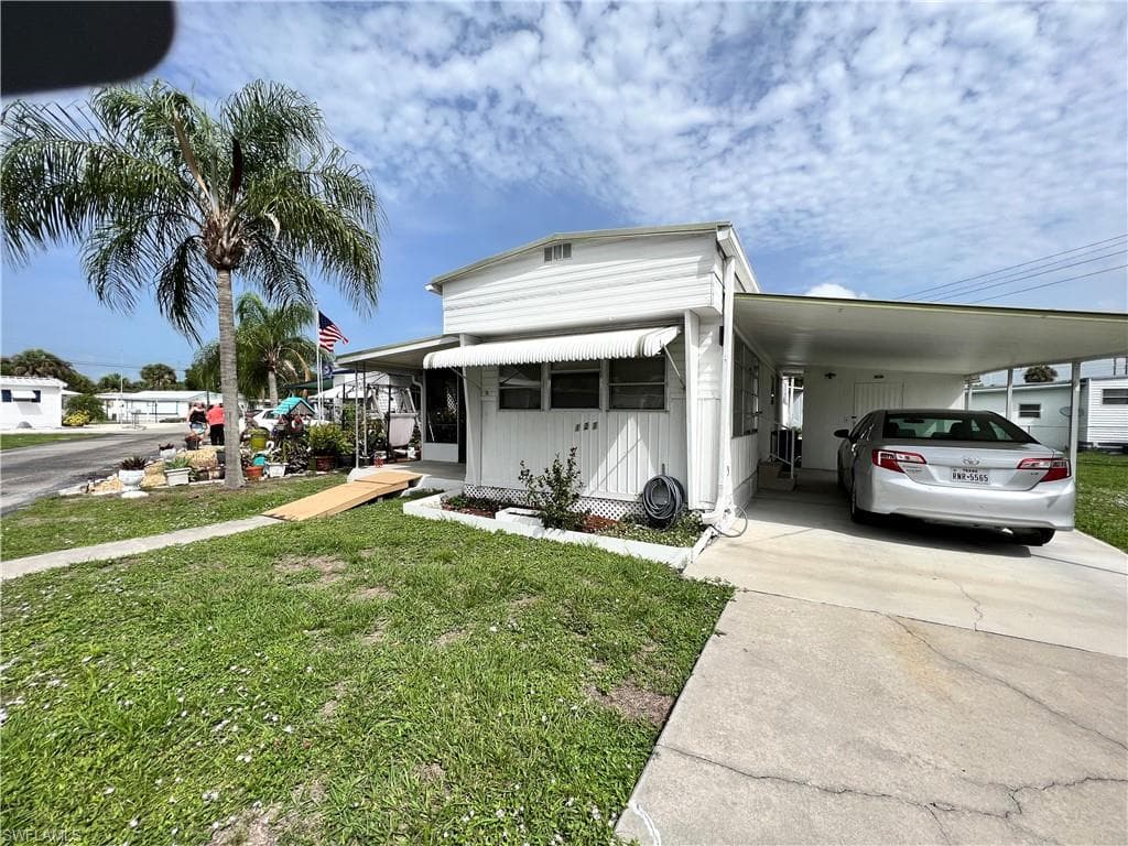 121 Coachlight LN NORTH FORT MYERS, FL 33917