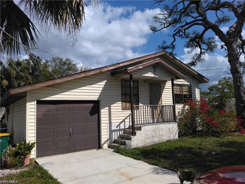 2583 Pine NAPLES, FL 34112