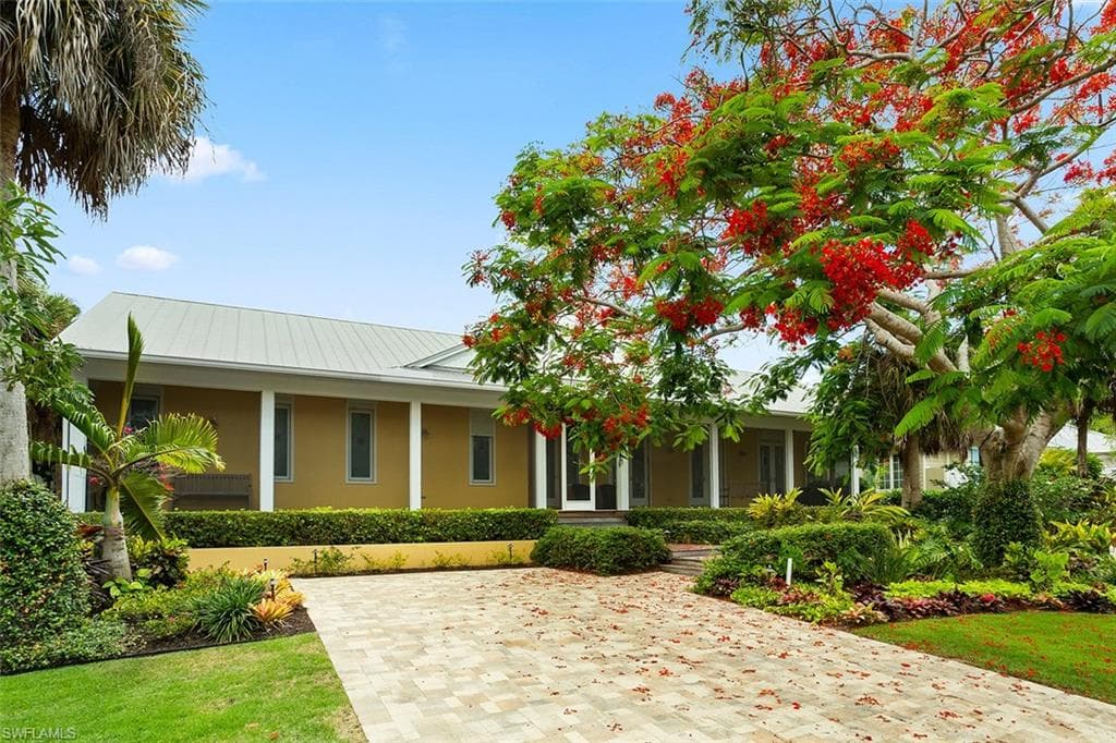 1544 3rd ST S NAPLES, FL 34102
