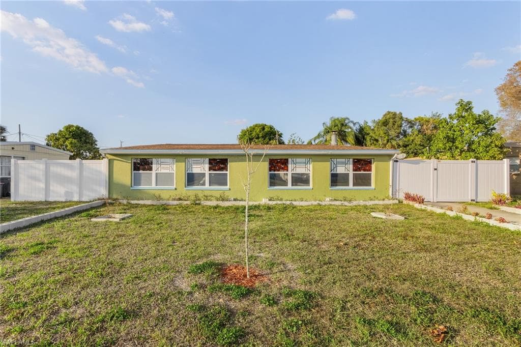942 Hyacinth ST NORTH FORT MYERS, FL 33903
