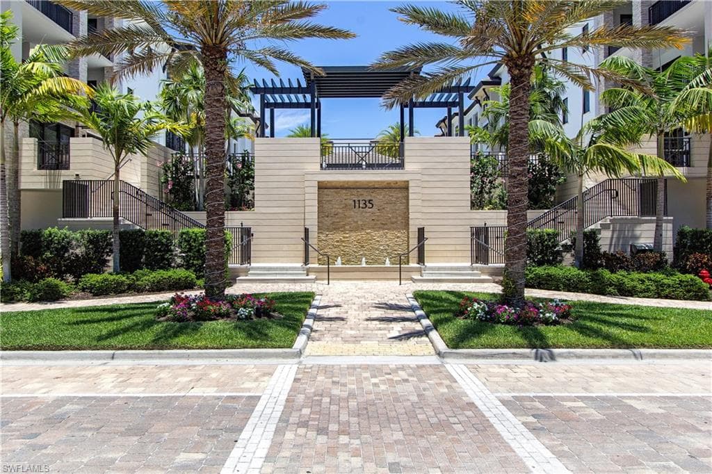 1135 3rd AVE S 518 NAPLES, FL 34102