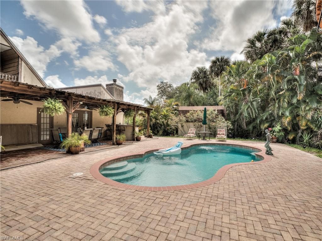 27911 Carl CIR BONITA SPRINGS, FL 34135