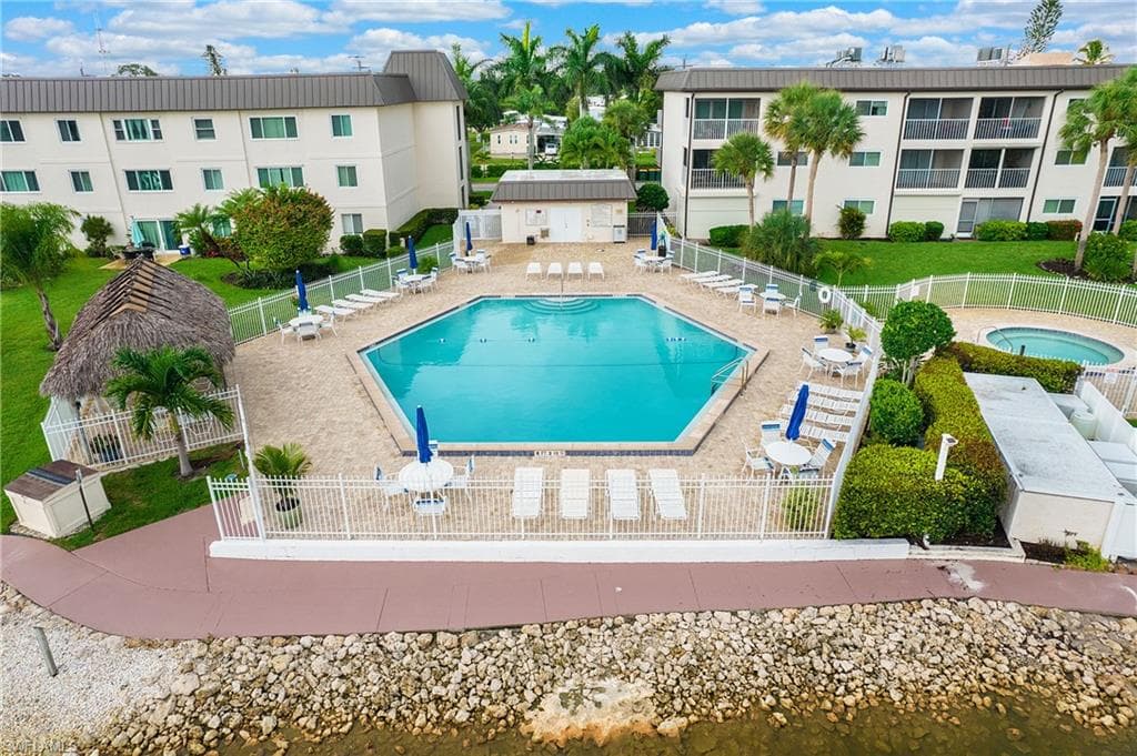 1008 Manatee RD G305 NAPLES, FL 34114
