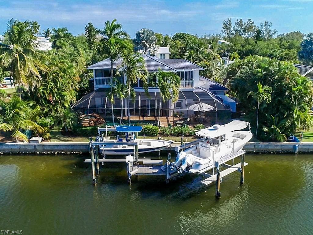 1679 Hibiscus DR SANIBEL, FL 33957
