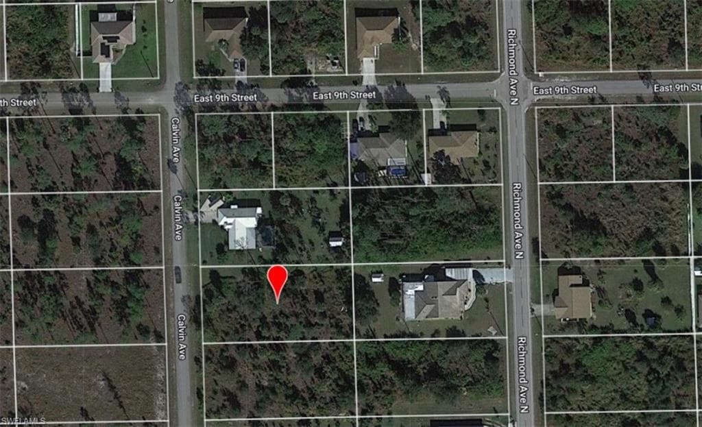 818 Calvin AVE LEHIGH ACRES, FL 33972