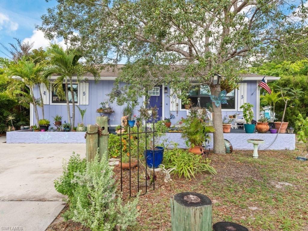 4760 Pine ST NAPLES, FL 34112