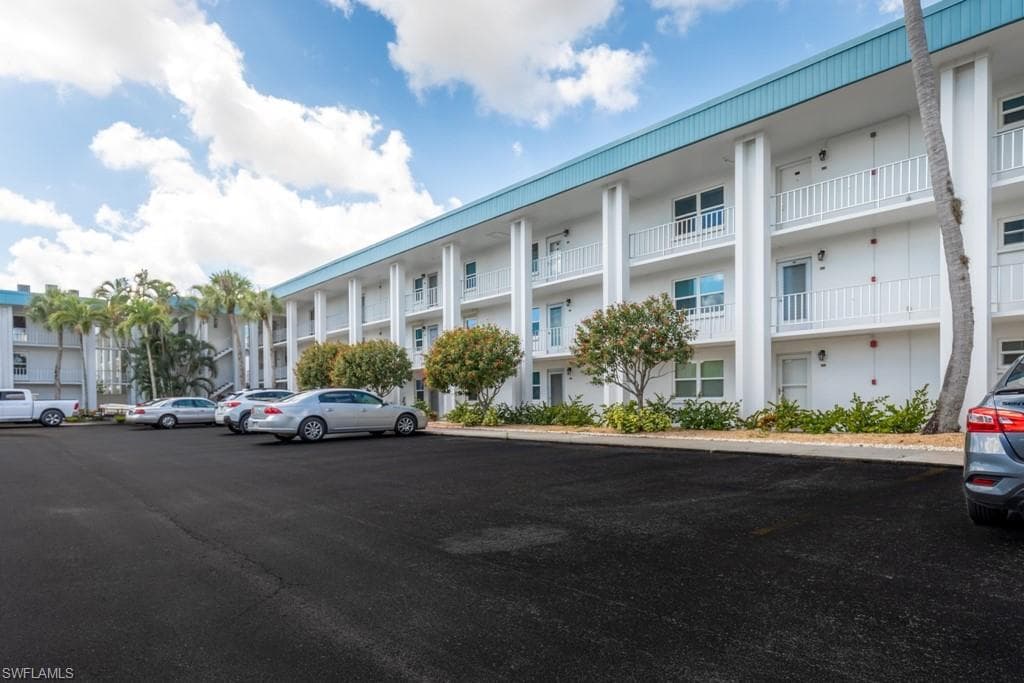 1700 Pine Valley DR 104 FORT MYERS, FL 33907
