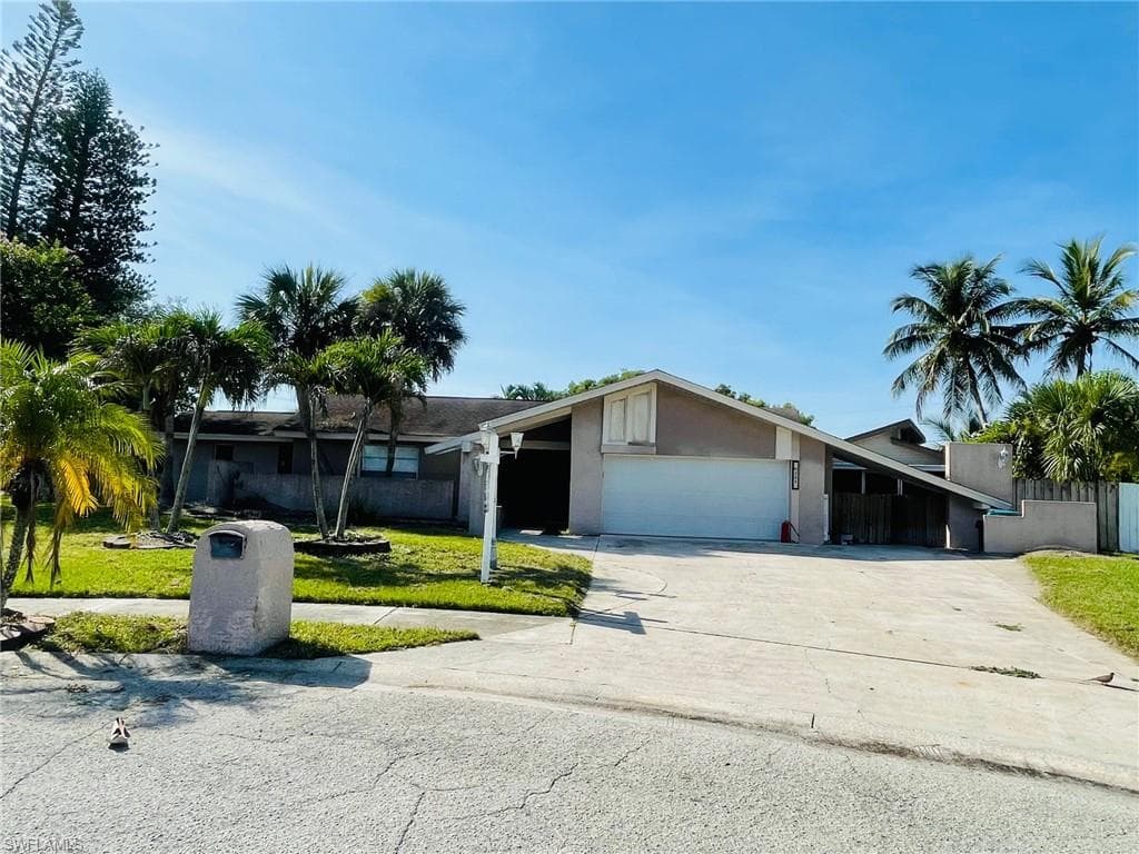 6451 Adelphi CIR FORT MYERS, FL 33919