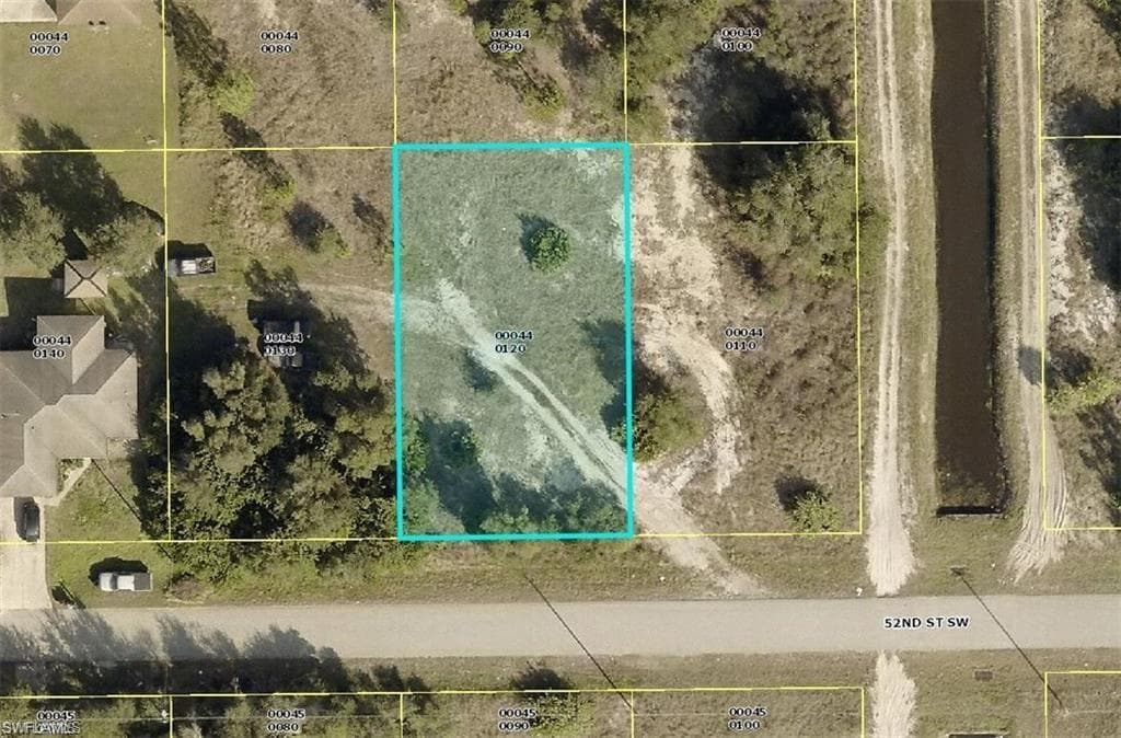 2602 52nd ST SW LEHIGH ACRES, FL 33976