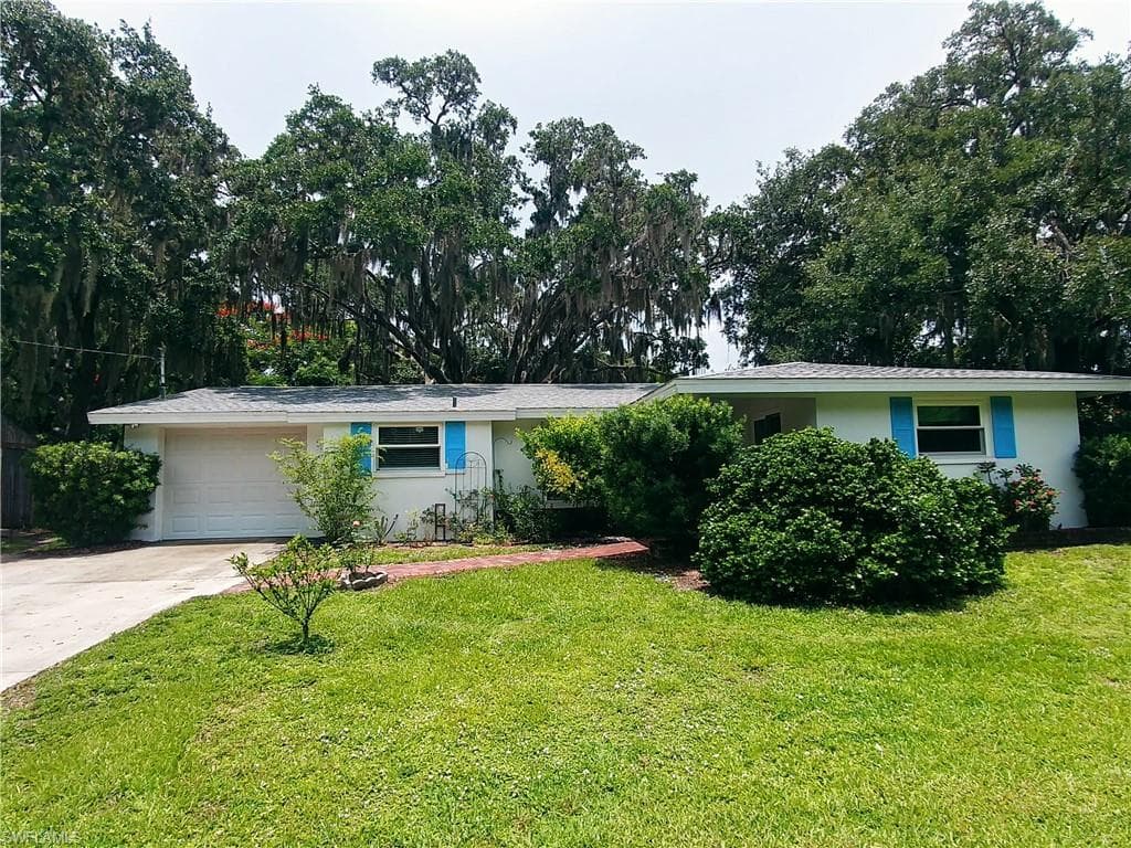 2466 N Westwood DR NORTH FORT MYERS, FL 33917