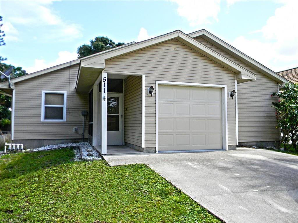 511 97th AVE N NAPLES, FL 34108