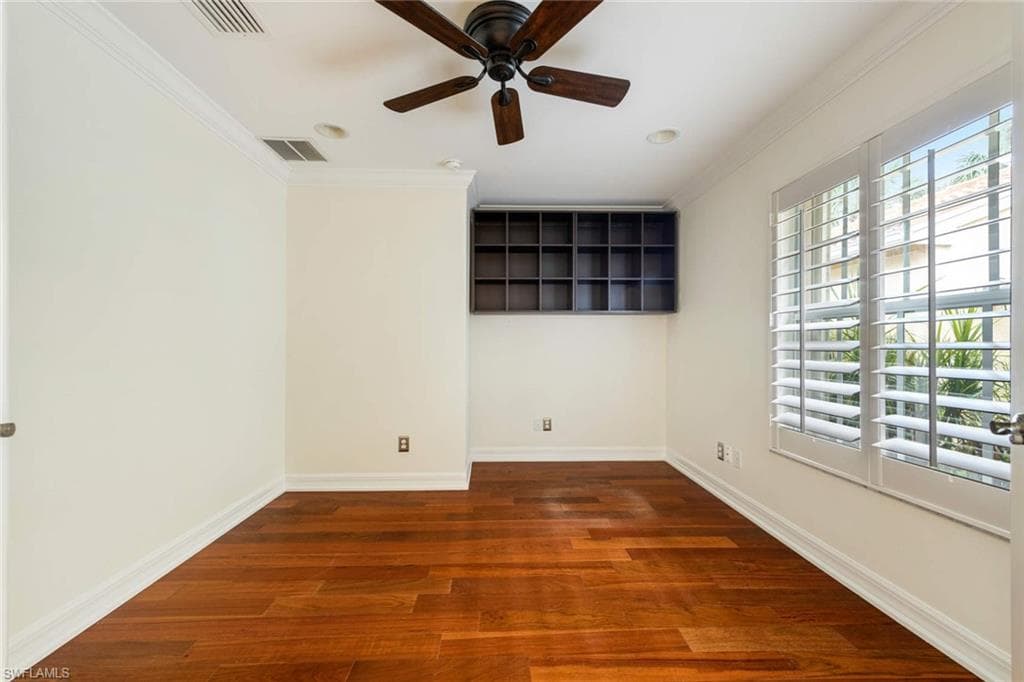 1695 Triangle Palm TER NAPLES, FL 34119