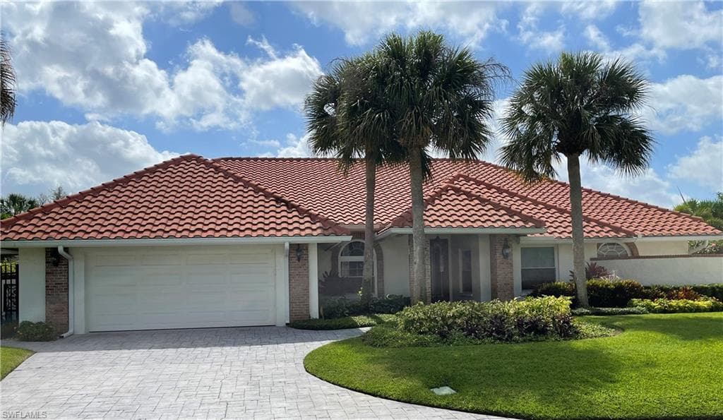 810 Pineside LN NAPLES, FL 34108