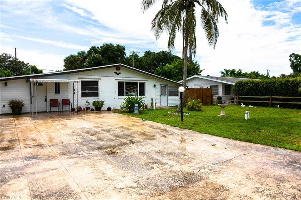 1184 Pine Lake DR CAPE CORAL, FL 33909