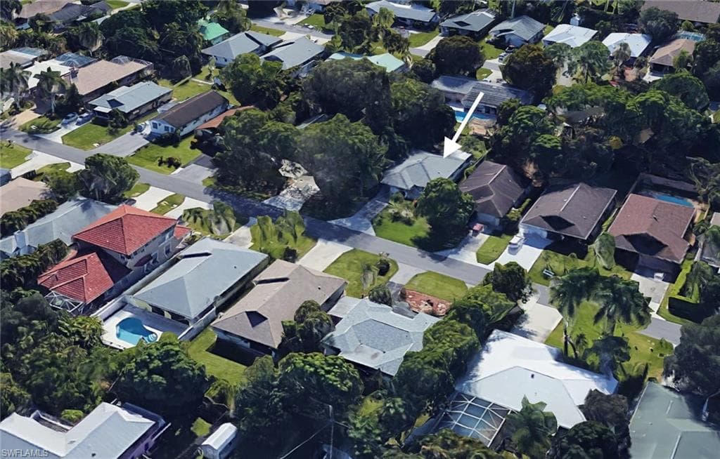 656 94TH AVE N NAPLES, FL 34108