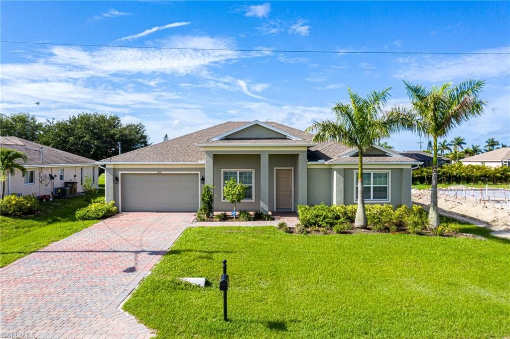 2202 SW 25th TER CAPE CORAL, FL 33914